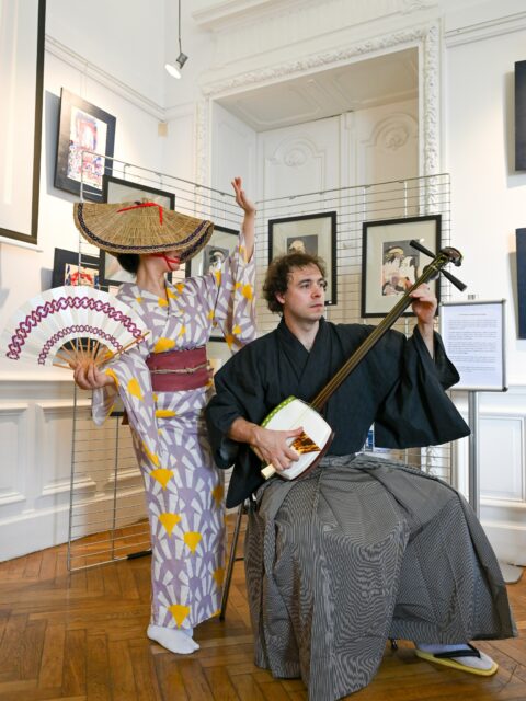 🌸 Retour sur Nishiki Japan 2026 🌸
Un moment suspendu au rythme des danses traditionnelles japonaises… ✨🇯🇵
À l’occasion de Nishiki Japan 2026, nous avons eu le plaisir d’assister à de magnifiques démonstrations de danse traditionnelle japonaise performées par la talentueuse Ribo @kimono_montpellier , accompagnées par les sonorités envoûtantes du shamisen par @romainliblau 🎶
Des gestes délicats, des mouvements précis, porteurs de sens et musique traditionnelle au shamisen, ces deux performances nous ont offert un véritable voyage au cœur de la culture japonaise avec la surprise d’une deuxième superbe danseuse le dimanche @chantira_dance 🪭🌸
Un grand merci aux artistes pour ce beau partage et à toutes celles et ceux qui sont venus vivre ce moment avec nous. ❤️
Merci @leyla.clicks pour ces superbes photos 😍
#nishikijapan #dansetraditionnelle #montpellier #shamisen