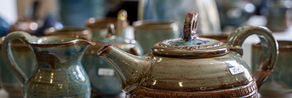 théière en céramique de Masui Chiaki, fondatrice de l'Atelier Ikou