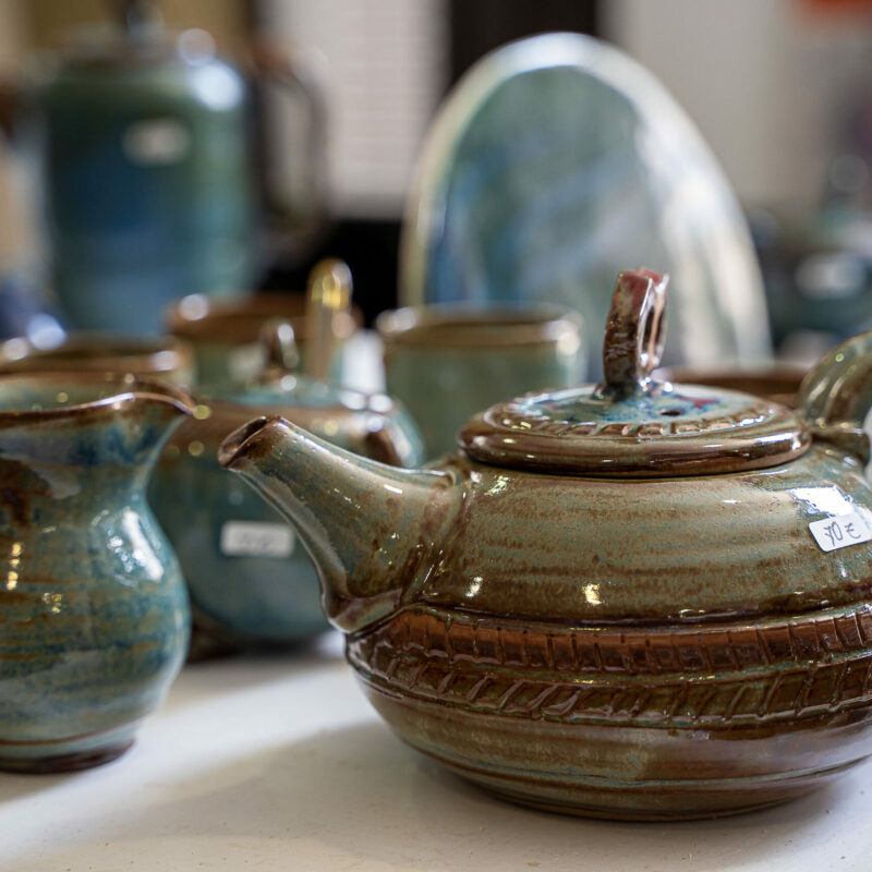 théière en céramique de Masui Chiaki, fondatrice de l'Atelier Ikou