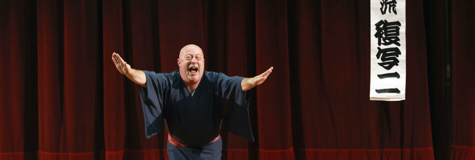 Photo de Cyril Coppini provenant de son site officiel : de février à juillet 2024, où que tu sois, à toi le Rakugo viendra