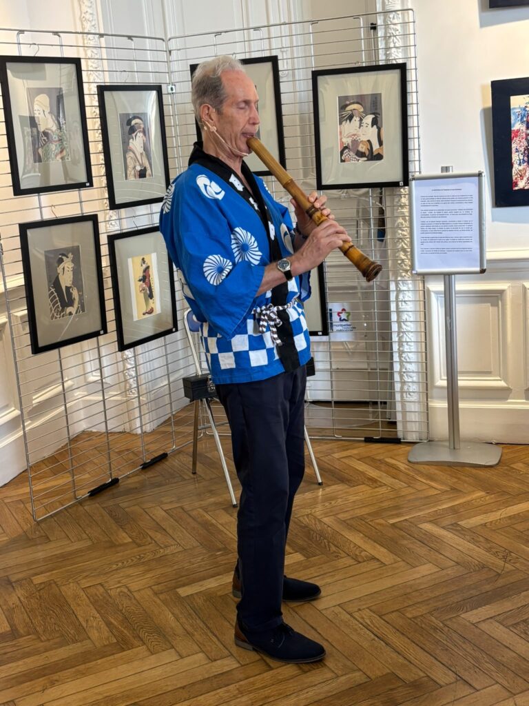 Denys Rohfritsch jouant du shakuhachi pendant le Nishiki Japan 2026
