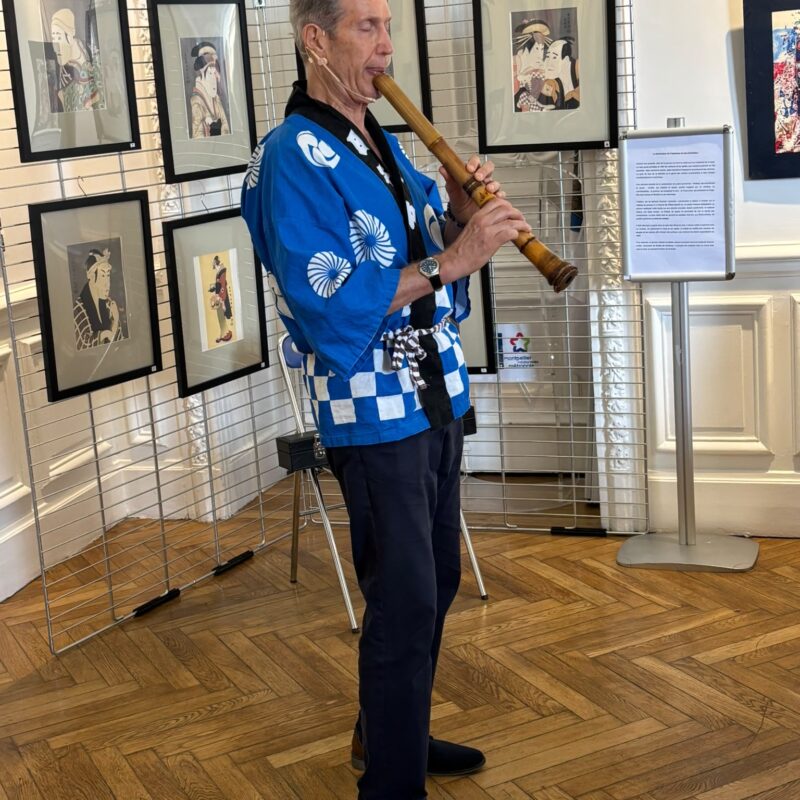 Denys Rohfritsch jouant du shakuhachi pendant le Nishiki Japan 2026