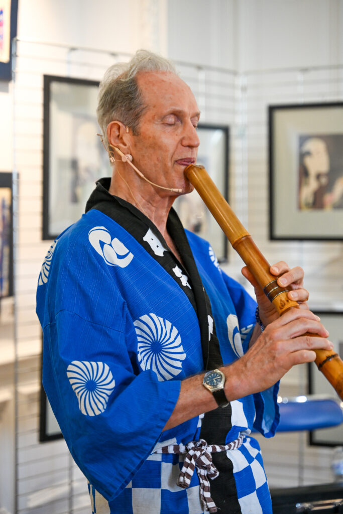 Denys Rohfritsch jouant du shakuhachi pendant le Nishiki Japan 2026